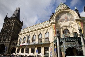 Obecní dům je jednou z nejznámějších secesních staveb v Praze. Stojí na náměstí Republiky, v sousedství Prašné brány.
foto: cs.wikipedia.org