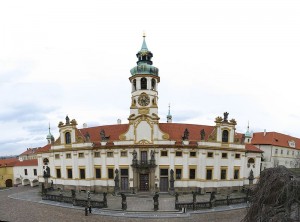 Barokní Pražská Loreta  (kostel Narození Páně) stojí na východní straně Loretánského náměstí v Praze na Hradčanech.
foto: cs.wikipedia.org