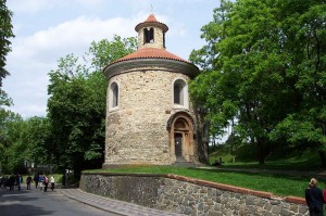 Rotunda svatého Martina na pražském Vyšehradě je klasickou ukázkou románského stylu.
foto: cs.wikipedia.org